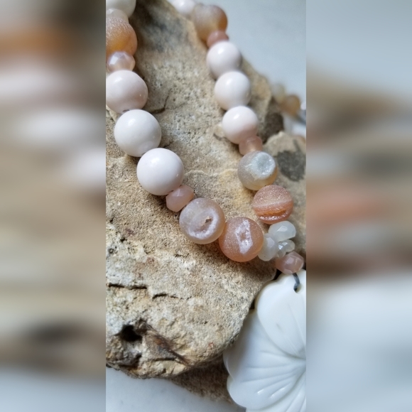 Handcrafted Mother of Pearl with Druzy & Peach Moonstone Necklace Earring Set - Picture 4 of 7